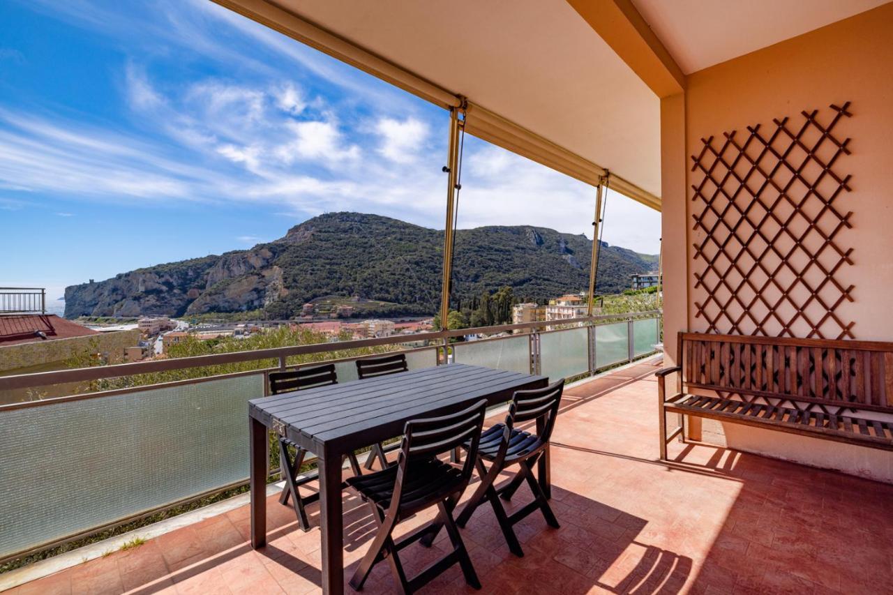Casa Matilde - Appartamento Vista Mare - Con Posto Auto Finale Ligure Exteriör bild