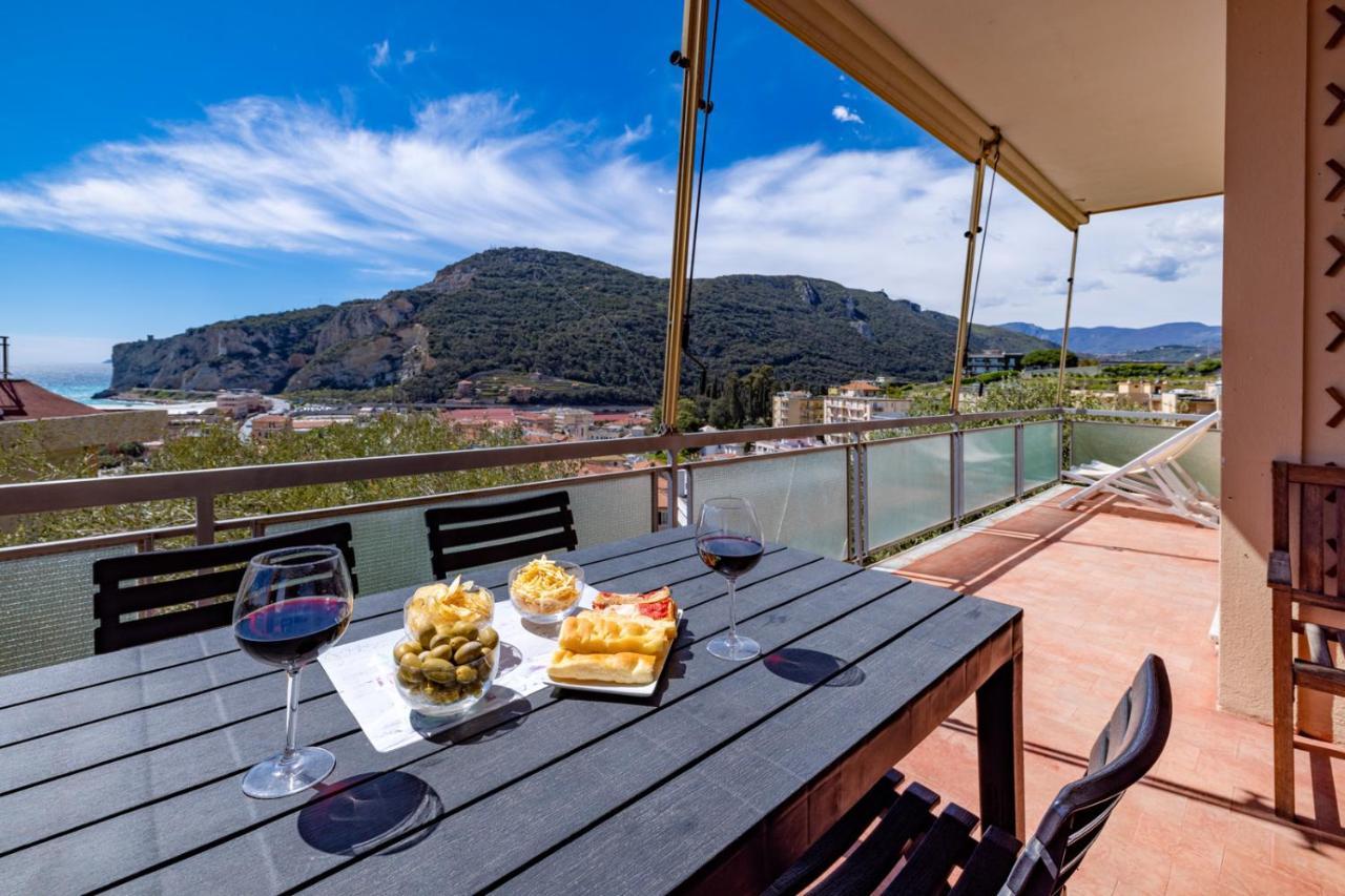 Casa Matilde - Appartamento Vista Mare - Con Posto Auto Finale Ligure Exteriör bild