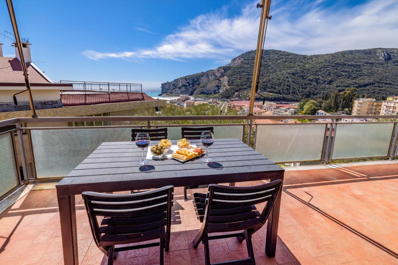 Casa Matilde - Appartamento Vista Mare - Con Posto Auto Finale Ligure Exteriör bild